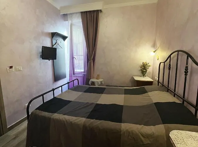 Iris Nocleg ze śniadaniem 4*