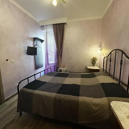 Iris Bed & Breakfast 3*